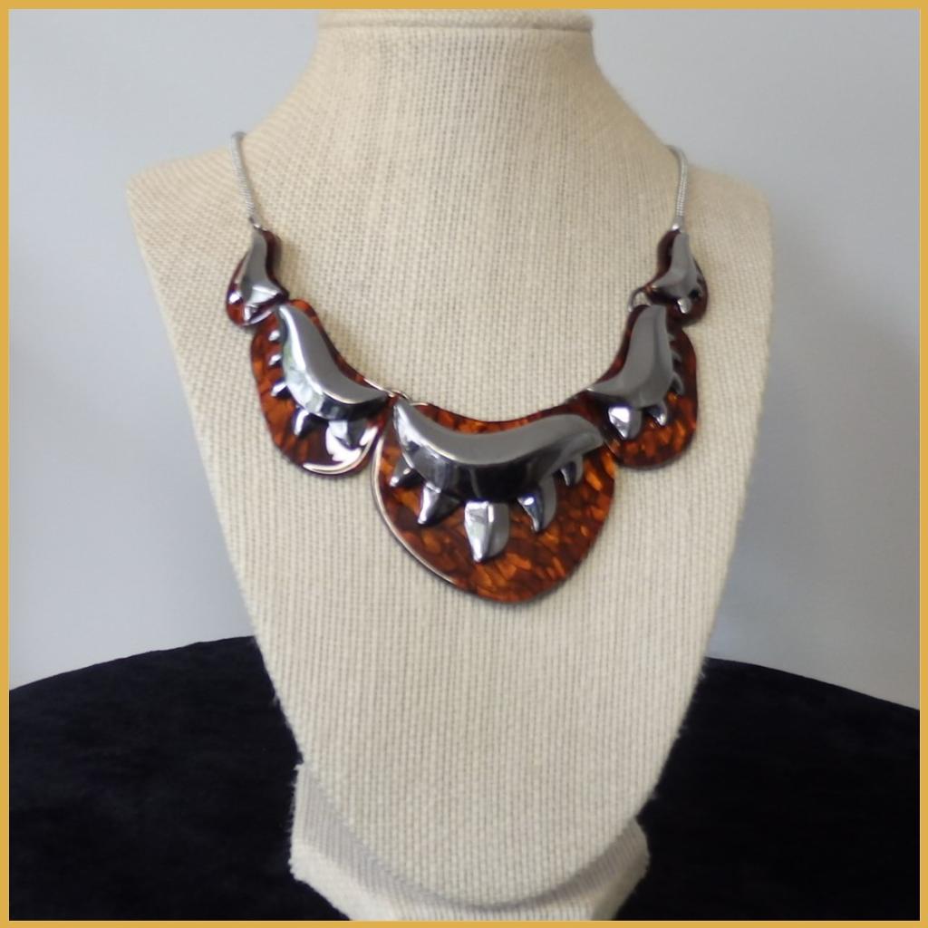 Dragon Scale Brown and Silver Pieces Chunky Necklace_1