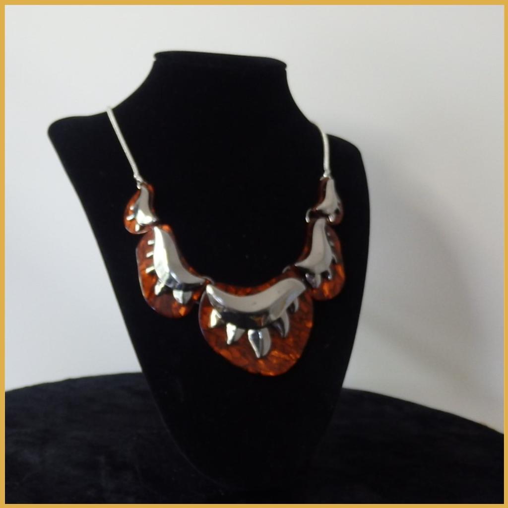 Dragon Scale Brown and Silver Pieces Chunky Necklace_2