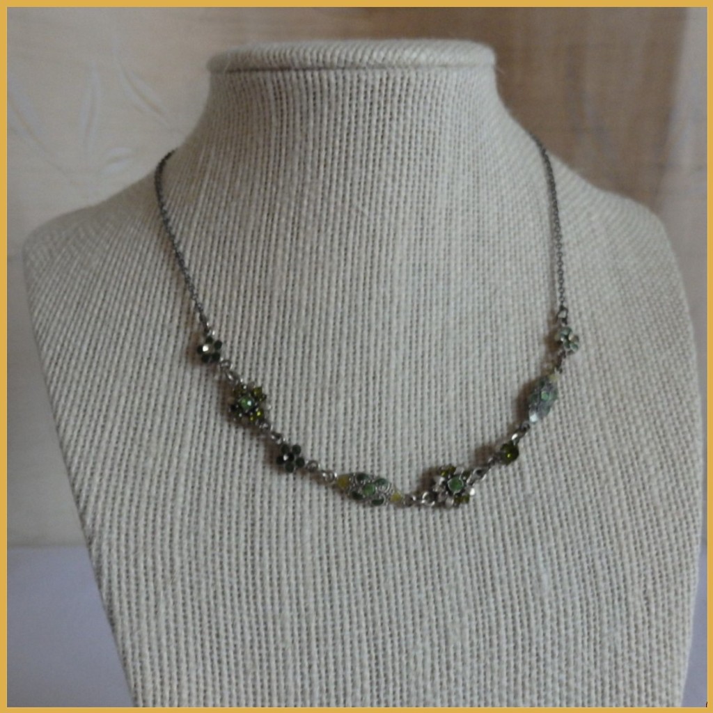 Ornate Green Detail Recycled Short Necklace_1